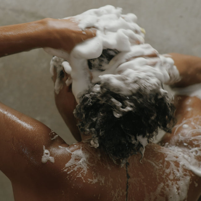 scalp exfoliating shampoo with melonberry™